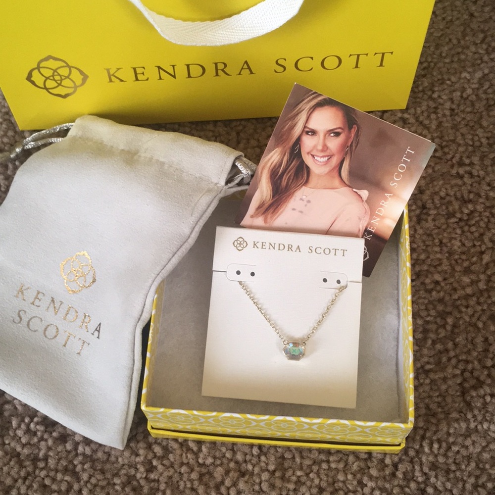 Kendra Scott necklace!